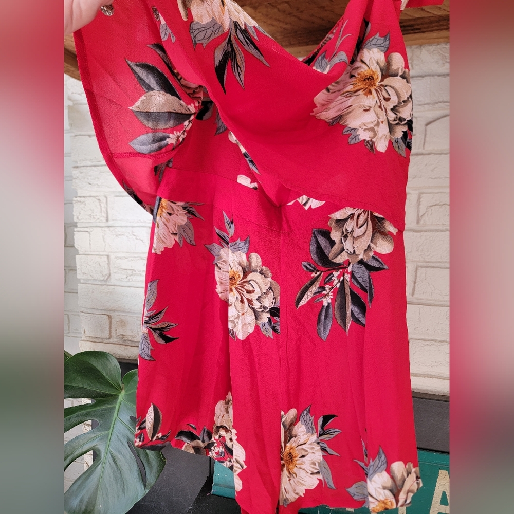 Missguided Red Floral Crepe Overlay Bardot Playsuit Womens Size 10 NWT - Picture 2 of 8